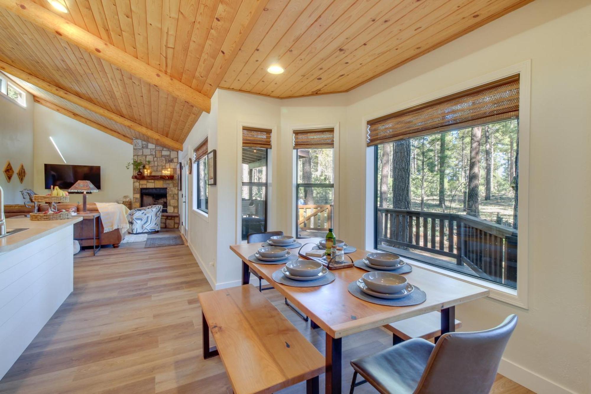 Vila Peaceful Pinetop Cabin With Deck And Fire Pit! Indian Pine Exteriér fotografie