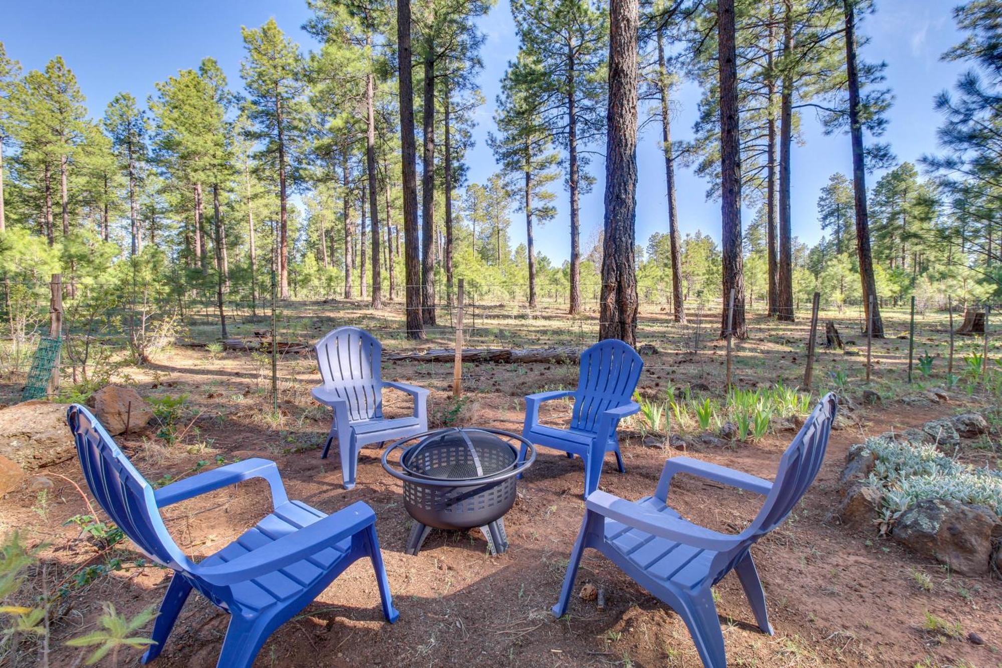 Vila Peaceful Pinetop Cabin With Deck And Fire Pit! Indian Pine Exteriér fotografie