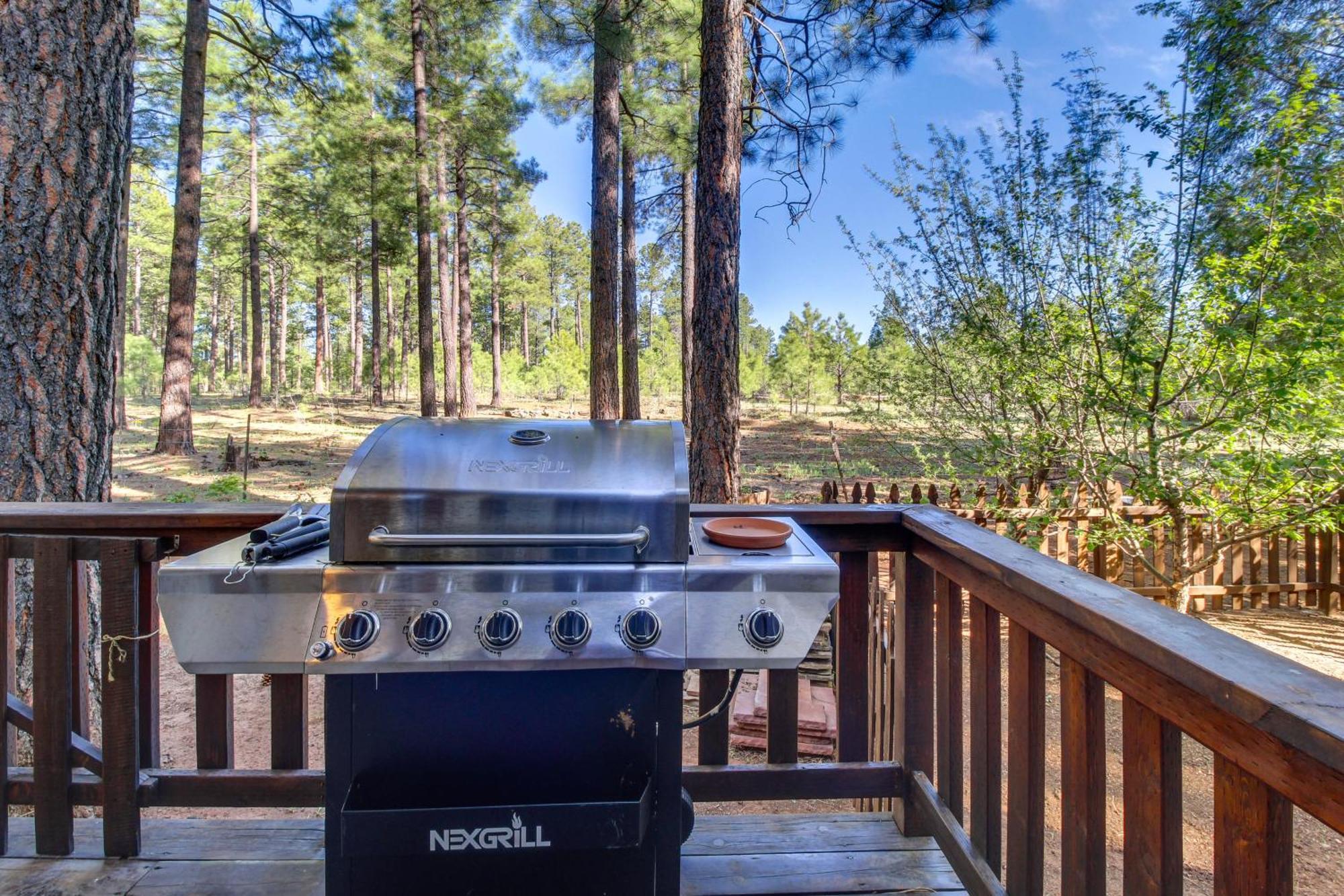 Vila Peaceful Pinetop Cabin With Deck And Fire Pit! Indian Pine Exteriér fotografie