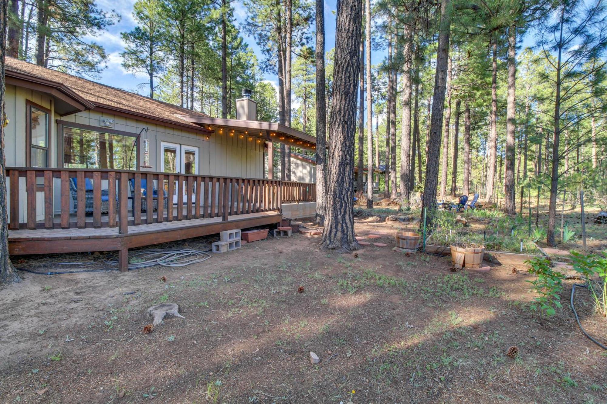 Vila Peaceful Pinetop Cabin With Deck And Fire Pit! Indian Pine Exteriér fotografie